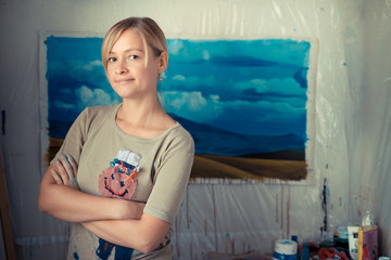 Fototapeta na wymiar beautiful blonde woman painter