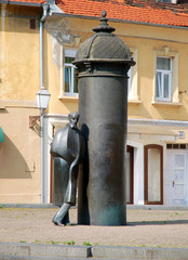 Sculpture in Zagreb: man near the Advertising column