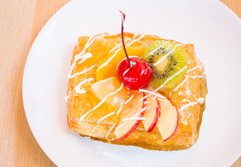 pastry pie with fresh fruit