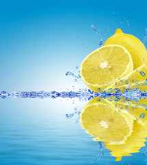 Cytryny w wodzie © CUKMEN