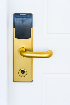 Electronic door lock