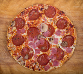pepperoni and ham pizza
