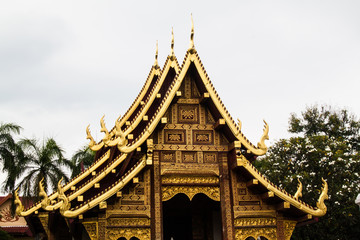 Fototapeta premium View of a Viharn and Stupa at the historic Buddhist temple of Wa