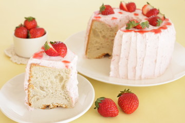 苺のシフォンケーキ