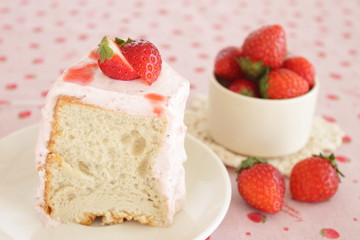 苺のシフォンケーキ