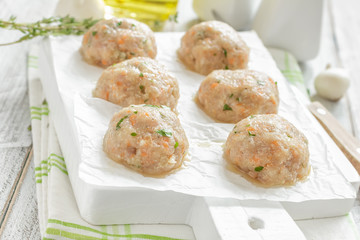 Raw meatballs