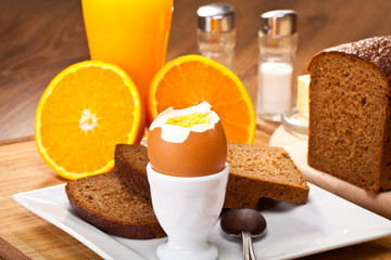 Breakfast with wholemeal bread