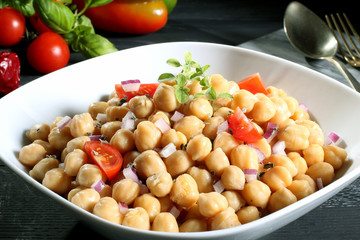 ceci con  verdure sfondo grigio