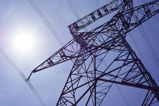 ligne &eacute;l&eacute;ctrique  haute tension