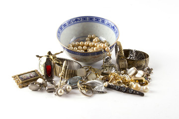 Oma&acute;s Schmucksammlung