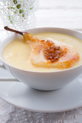 to flambé williams pears with semolina