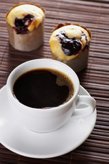 Black coffee with cake b