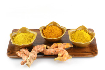 Turmeric roots and powder