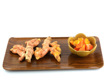 Turmeric roots and powder