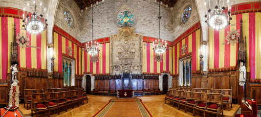 Fototapeta na wymiar Panorama of ancient hall in city hall in Barcelona
