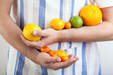 Fototapeta na wymiar man hands holding citrus fruits