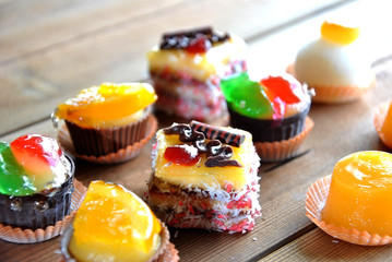 small sweet cakes
