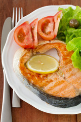 grilled salmon with salad