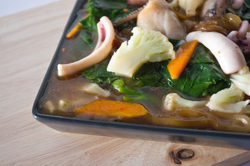 Stir fried noodle with squid and vegetables