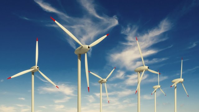 Windkraftr&auml;der vor Himmel