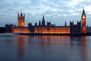 Fototapeta na wymiar Big Ben i Houses of Parliament w godzinach wieczornych, Londyn, Wielka Brytania