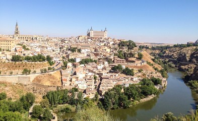 Fototapeta na wymiar Vista panoramica de la ciudad de Toledo