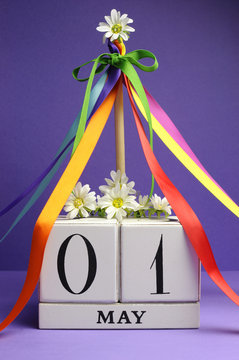 May Day, May 1, white block calendar with maypole