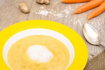 Suppe aus Karotten und Ingwer