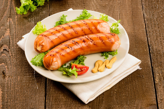 Wurstel grigliato con verdure e senape