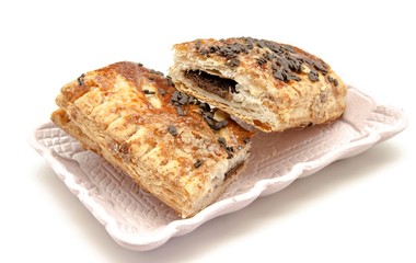 Pastel de hojaldre relleno de chocolate