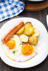 Breakfast with eggs, sausage and potato