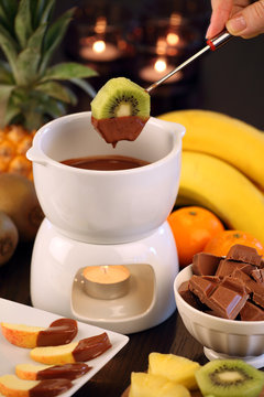Chocolate fondue with fruit