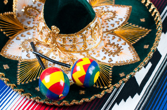 Pair of maracas and traditional mexican sombrero