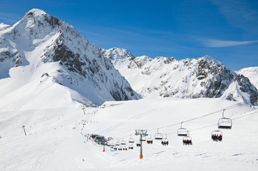 Fototapeta na wymiar Pireneje zimowy z wyciągu narciarskiego