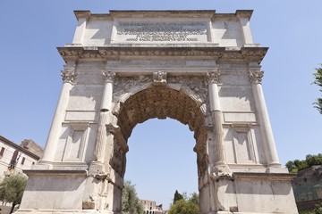 Fototapeta na wymiar Łuk Tytusa. Forum w Rzymie