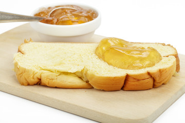 Brioche mit Birnengelee