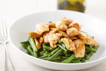 Grilled chicken breast with green beans