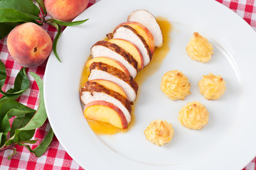 Hähnchenbrust mit Pfirsich