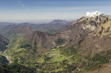 Obraz premium Podbrdo and Črna Prst from Soriška Planina
