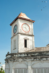 Fototapeta na wymiar clock tower in phuket town