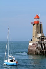 Fototapeta na wymiar fécamp, le phare, le port,normandie,seine maritime