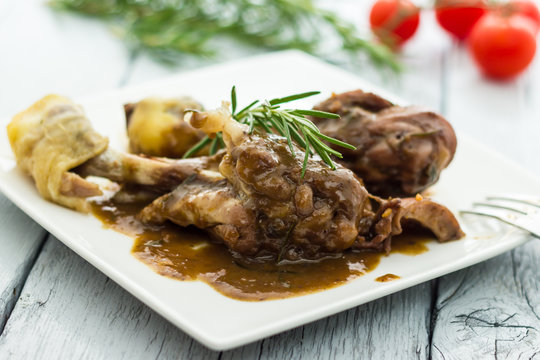 Chicken legs with red wine