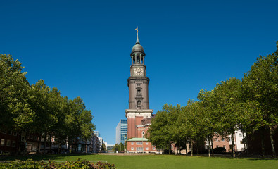 Fototapeta na wymiar Kościół St Michaelis Hamburg