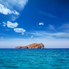 Fototapeta na wymiar Ibiza Esparto Wyspa widok z morza w Baleary