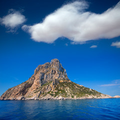 Fototapeta na wymiar Es Vedra wyspie Ibiza ścisłej widok z łodzi