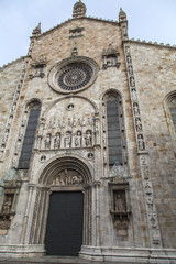 Fototapeta na wymiar Como Cathedral: front view