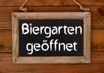 Biergarten ge&ouml;ffnet Schild
