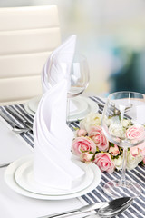 Table arrangement in restaurant