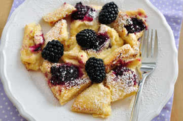 Kaiserschmarrn mit Brombeeren