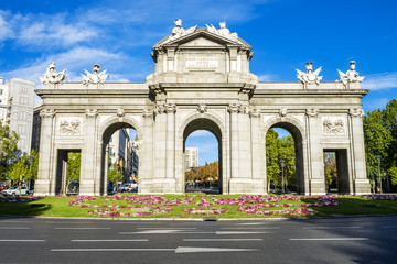 Fototapeta na wymiar The Puerta de Alcala, Madrid